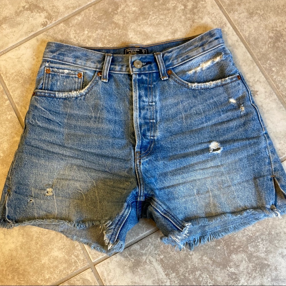 Abercrombie & Fitch High rise 4” denim shorts